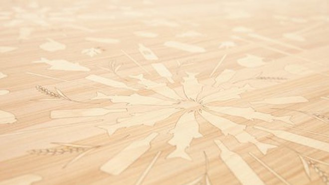 Détail du plateau de la table rectangulaire Abondance Topo avec marqueterie d’érable et peuplier argenté. Création Bovy Bemberg, 2014. Edition limitée de 8 pièces + 3 épreuves d’artiste + 1 prototype. Détail du plateau de la table rectangulaire Abondance Topo avec marqueterie d’érable et peuplier argenté. Création Bovy Bemberg, 2014. Edition limitée de 8 pièces + 3 épreuves d’artiste + 1 prototype.