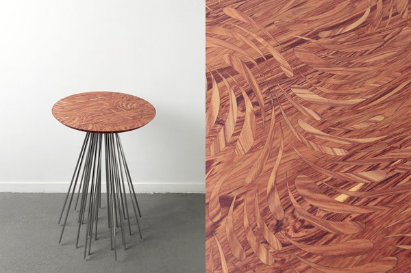 La Morale de l’eau, guéridon en marqueterie de bois de rose. Piètement en acier inoxydable (Diam. 50 x H 75 cm). Création Bovy Bemberg, 2016. Edition limitée de 8 pièces + 3 épreuves d’artiste + 1 prototype.