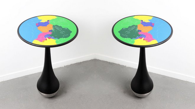 14 Billion Years, guéridon au plateau composé d’un assemblage de résine avec gravure (Diam. 50 x H 75 cm). Création Bovy Bemberg, 2016. Edition limitée de 8 pièces + 3 épreuves d’artiste + 1 prototype. 14 Billion Years, guéridon au plateau composé d’un assemblage de résine avec gravure (Diam. 50 x H 75 cm). Création Bovy Bemberg, 2016. Edition limitée de 8 pièces + 3 épreuves d’artiste + 1 prototype.