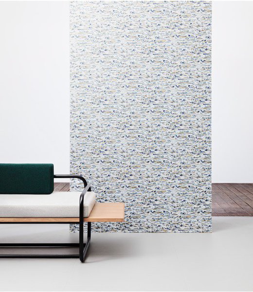 Papier-peint Zéphyr, coloris Marine disponible dans 3 autres couleurs (Emeraude, Plum et Jade).