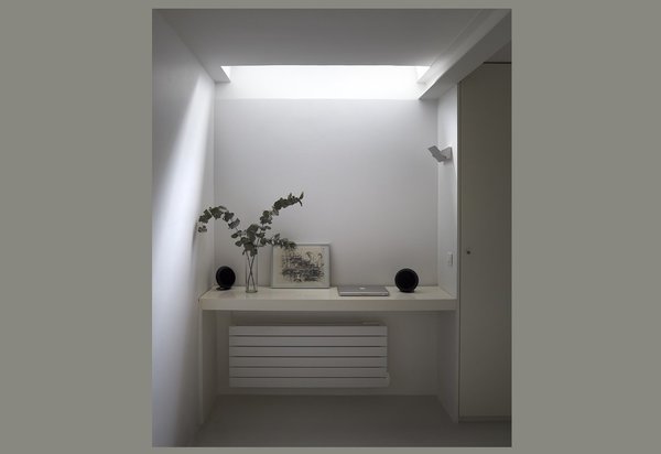 Unité inférieure à deux niveaux. Le premier bureau non utilisé peut se transformer en console.