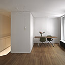 Unité supérieure sur un seul plateau. Extension de l’unité supérieure avec suppression de la chambre pour offrir une grande pièce à vivre et composer une vraie salle à manger. Unité supérieure sur un seul plateau. Extension de l’unité supérieure avec suppression de la chambre pour offrir une grande pièce à vivre et composer une vraie salle à manger.