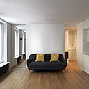 Unité supérieure sur un seul plateau. Salon de l’unité d’habitation supérieure avec le miroir qui décuple l’espace. Unité supérieure sur un seul plateau. Salon de l’unité d’habitation supérieure avec le miroir qui décuple l’espace.