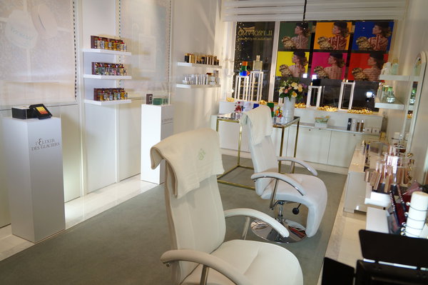 Une vue plongeante sur le Pop-up Store Valmont.