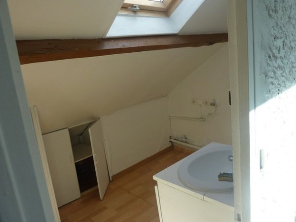 Avant les travaux: dans l’ancienne salle de bains, l’emplacement du labavo n’était pas idéal.