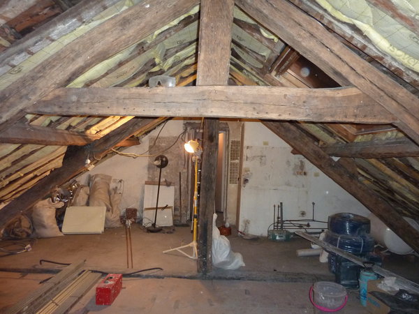 Avant les travaux: l’isolation de la toiture a constitué une étape importante dans le déroulement des travaux.