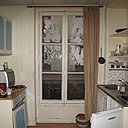 Avant travaux. Au premier étage, l’ancienne cuisine vétuste de l’appartement autrefois cloisonné. Avant travaux. Au premier étage, l’ancienne cuisine vétuste de l’appartement autrefois cloisonné.