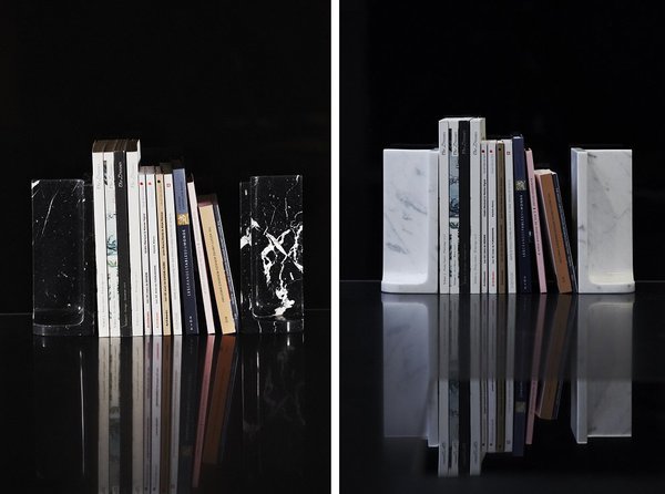 Serre-livres Charles et Elie en marbre de Carrare ou marbre de Marquina (L 14 x P 8 x H 20 cm). Création Piergil Fourquié pour Monolithe.