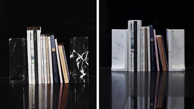 Serre-livres Charles et Elie en marbre de Carrare ou marbre de Marquina (L 14 x P 8 x H 20 cm). Création Piergil Fourquié pour Monolithe.