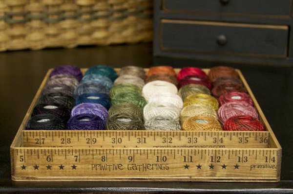 Elégantes, les boîtes sont simples à réaliser, montées sur un fond de bois fin.