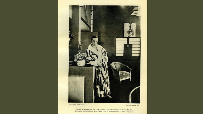 Décor de cinéma « Un coin de Boudoir » pour le film « Le Vertige », mise en scène de Marcel Lherbier. Décorateur Mallet-Stevens, avec Emmy Lyon et Jaque Catelain. Film Cinégraphic. Décor de cinéma « Un coin de Boudoir » pour le film « Le Vertige », mise en scène de Marcel Lherbier. Décorateur Mallet-Stevens, avec Emmy Lyon et Jaque Catelain. Film Cinégraphic.