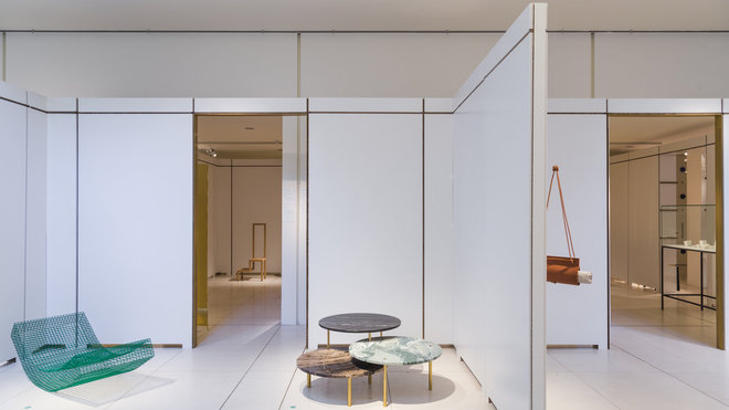 Dans le cadre de l’exposition Hand on Design, siège Wire # en treillis d’acier laqué, création Muller Van Severen.