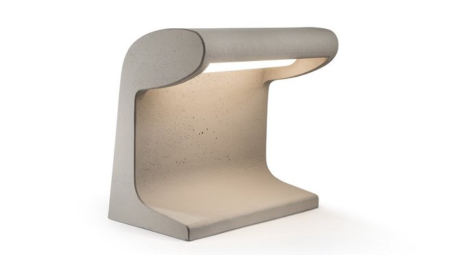 Conçue pour l’Unité d’habitation de Marseille et Bhakra, Sukhna Dam en Inde en 1952, lampe de sol et de table Borne Béton pour l’intérieur et l’extérieur. Deux tailles. Création Le Corbusier éditée par Nemo. Conçue pour l’Unité d’habitation de Marseille et Bhakra, Sukhna Dam en Inde en 1952, lampe de sol et de table Borne Béton pour l’intérieur et l’extérieur. Deux tailles. Création Le Corbusier éditée par Nemo.