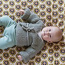 La brassière Aurore Boréale  se tricote d'une seule pièce, devant et dos puis les manches.