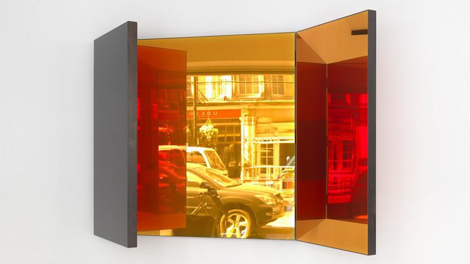 Miroir A en noyer et miroirs colorés. Edition limitée de 6 pièces. Création Jean Nouvel pour Gagosian Gallery, en 2014.