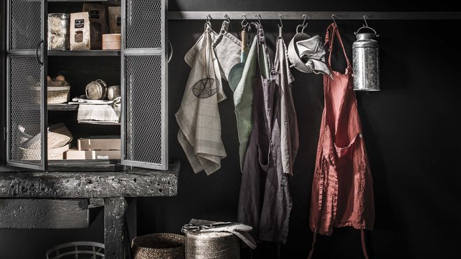 Le linge d’office en lin est un intemporel du textile, et trouve sa place encore et toujours dans la maison.