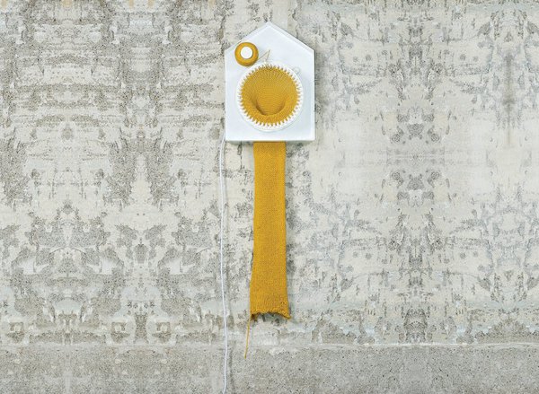 L’écharpe se tricote au fil du temps qui passe. Modèle 365 Knitting Clock, création Siren Elise Wilhelmsen, 2010.