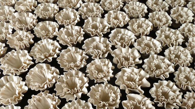 101 Pivoines, cœurs de fleurs inspirés de la tradition de la fleurisserie de Vincennes.