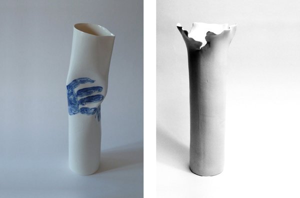 Forme cylindrique déclinée en deux versions. A droite, vase ou carafe avec déformation ergonomique de la main. A gauche, vase éclaté avec intérieur émaillé et extérieur en biscuit mat et brut. Créations Caroline Worner.