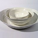 Coupes Momie (diamètre de 18 à 40 cm) en porcelaine papier émaillée. Créations Caroline Worner.