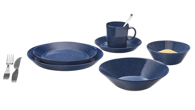 Imaginé il y a plus de 60 ans et d’abord baptisé Kitta, la collection Teema demeure dʼune inaltérable actualité avec ses formes empilables essentielles et sa polyvalence, qui permettent une multitude d’usages et d’associations. La résistance de ses matériaux lui confère la possibilité de passer directement du four (traditionnel) à la table et l’inscrit résolument dans les modes de vie actuels. Création Kaj Franck, 1952.