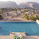 L’omniprésence de l’eau, en cascade, canal ou piscine à débordement, est un des éléments clefs du projet.