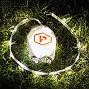 La guirlande nomade se glisse dans son sac de nylon pour un éclairage façon lanterne.