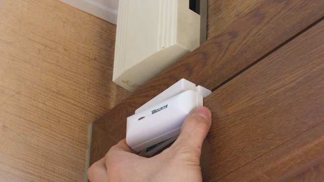 Etape 3 : Emboîtement des 2 couvercles des détecteurs sur le châssis et la partie ouvrante.