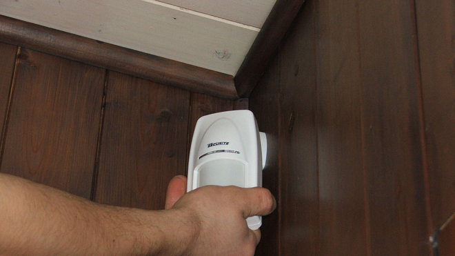 Etape 5 : Emboîtement du détecteur de mouvement sur la rotule.