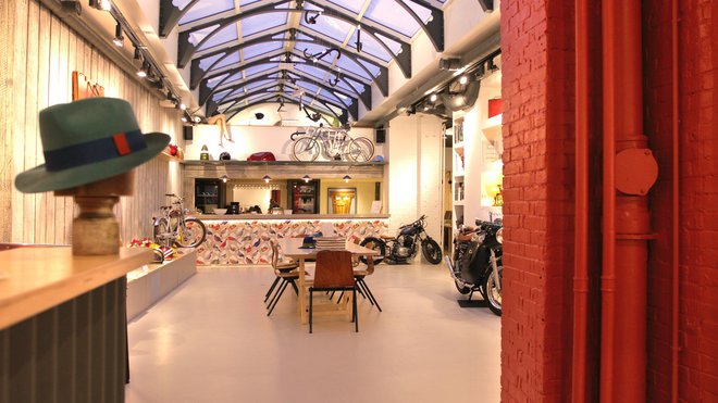 La Fabrique Générale ouvre de nouvelles perspectives aux entreprises désireuses de se retrouver dans un cadre hors du bureau, mais néanmoins professionnelles. La Fabrique Générale ouvre de nouvelles perspectives aux entreprises désireuses de se retrouver dans un cadre hors du bureau, mais néanmoins professionnelles.