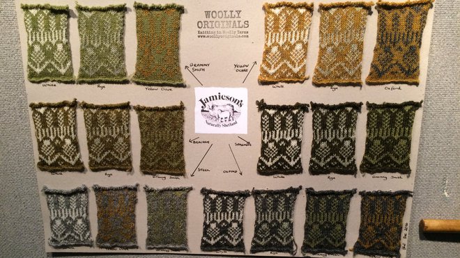 Petits échantillons jacquard autour du chardon écossais de Jamieson's.