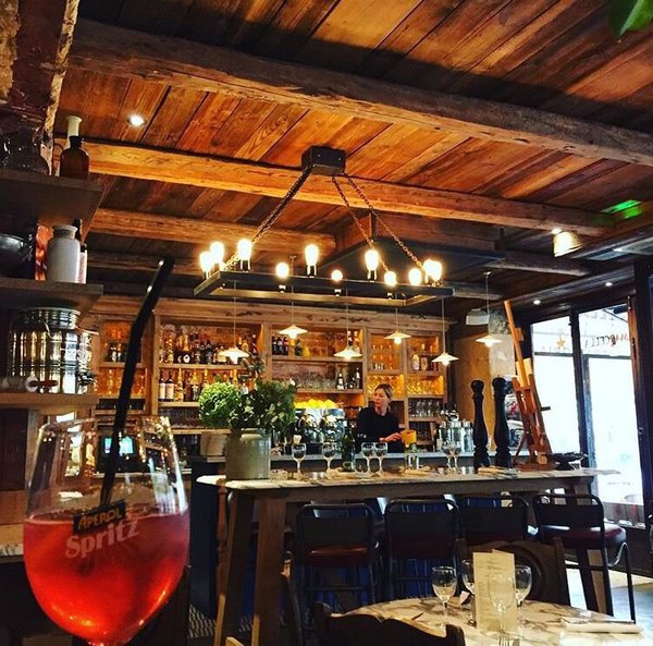 L’ambiance chaleureuse de Marcella avec un Spritz à déguster impérativement !