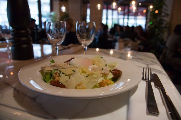 Une salade Caesar à l’italienne.