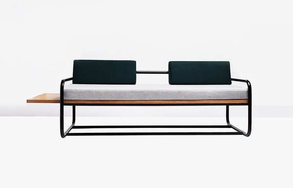 Lignes graphiques pour le canapé 01 démontable en acier tubulaire cintré et soudé avec Multiplex plaqué chêne. Avec tablette d’appoint. Tissu Kvadrat, 2250 €, création et fabrication Ateliers J et J.