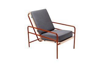 Style essentiel, fauteuil 01 en acier tubulaire cintré et soudé. Tôle pliée, Multiplex plaqué chêne et tissu Designers Guild, 750 €.