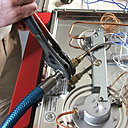 Etape1 : Choisir un plan de travail à proximité de l’arrivée de gaz et adapté pour recevoir la plaque de cuisson Flush. Vérifier que l’espace sous le plan de travail est suffisant pour l’encastrement.