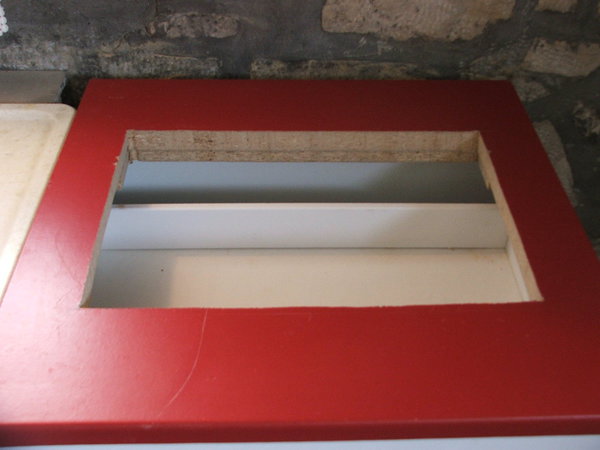 Etape 5 : Une fois la découpe faite, nettoyer soigneusement les poussières et les copeaux.