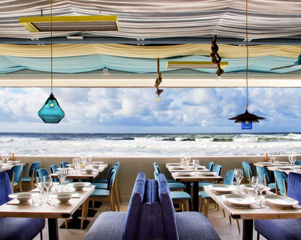 La décoration du Surfing fait écho aux camaïeux de toutes les mers et des bleus de l’Océan Atlantique.