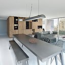 Le meuble central dissimule les pièces d’eau (WC et salle de bains) accessibles depuis le couloir des chambres.