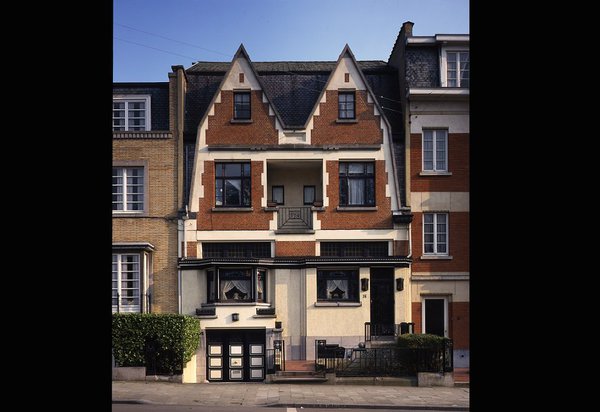 Art Déco. Maisons jumelées situées au 72-74 avenue Victor Rousseau à Forest, vers 1935, architecte François Van Meulecom.