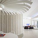 Les espaces intérieurs nappés de blanc mettent en valeur les volumes créés par l’architecte Albert Vanleysen.