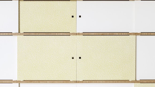 Grande liberté d’aménagement pour le meuble de rangement Stow avec portes décoratives et motifs sérigraphiés de Sarah Robin. Modules superposables pour créer des meubles bas, des colonnes simples, doubles, mixtes. Caissons de 25 ou 35 cm de hauteur et 90 ou 120 cm de largeur. Structure en acier peint et plateaux en bambou. A partir de 520 € le module de bases (90 x 25cm). Création Sébastien Boucquey pour Jo-a, prix sur demande.