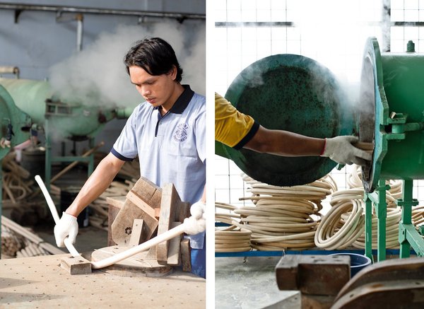 En Indonésie, s’effectuent toutes les étapes de production: l’enroulage du papier kraft sur les fils métalliques, le tressage, puis le montage sur des cadres en hêtre ou rotin (pour le mobilier intérieur) et sur des cadres en aluminium (pour le mobilier d’extérieur).