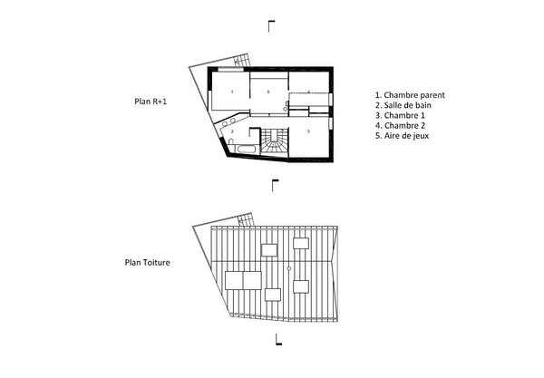 Au second niveau, les chambres cloisonnées, avec une salle de bains et une aire de jeux pour les enfants.