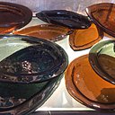 Fabrication artisanale pour les coupes Pirogues en verre coloré. Création Eva Luca.