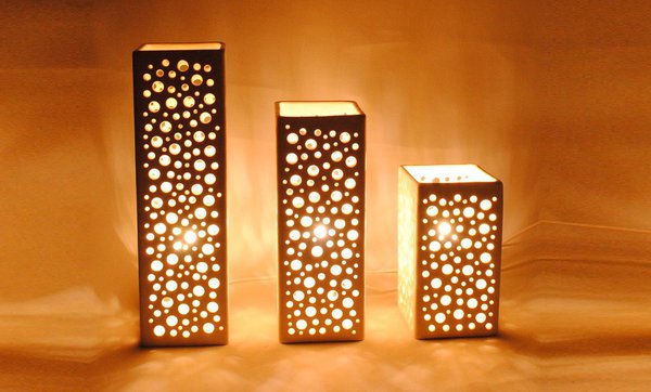 Lampes Parallélépipèdes en faïence blanche. Création Angela Campanile.