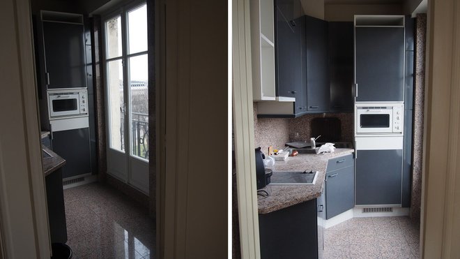 Avant : une cuisine avec un plan de travail et un sol en granit assorti très coloré et moucheté qui alourdit le petit volume de la cuisine. La teinte en contraste avec les placards manque d’élégance.