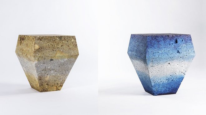 Tabouret, ou table d’appoint, ces objets socles sont teintés dans la masse selon un procédé unique tout en dégradé.