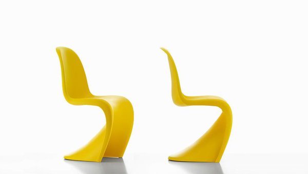 Iconique. On ne la présente plus, la voici dans une nouvelle version colorée, en édition limitée. Avis aux amateurs ! Panton Chair, création Verner Panton 1999, 249 €, Vitra, RBC.