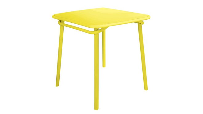 Citron. On aime ses proportions ajustées idéales quand on dispose d’un espace étroit. Table Heva, existe en deux coloris, 350 €, Habitat.